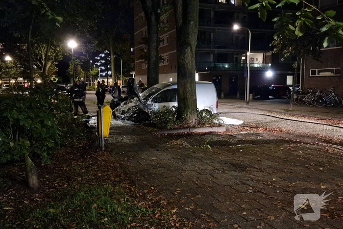 Brand in bestelbus snel geblust