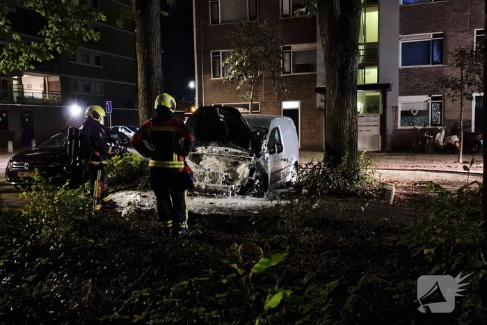 Brand in bestelbus snel geblust