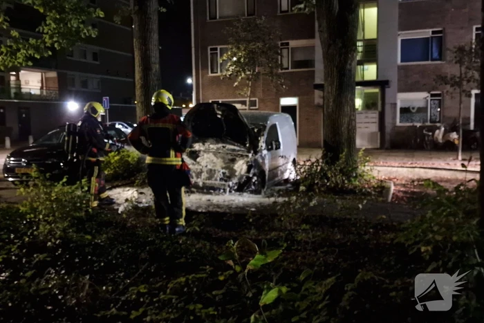 Brand in bestelbus snel geblust