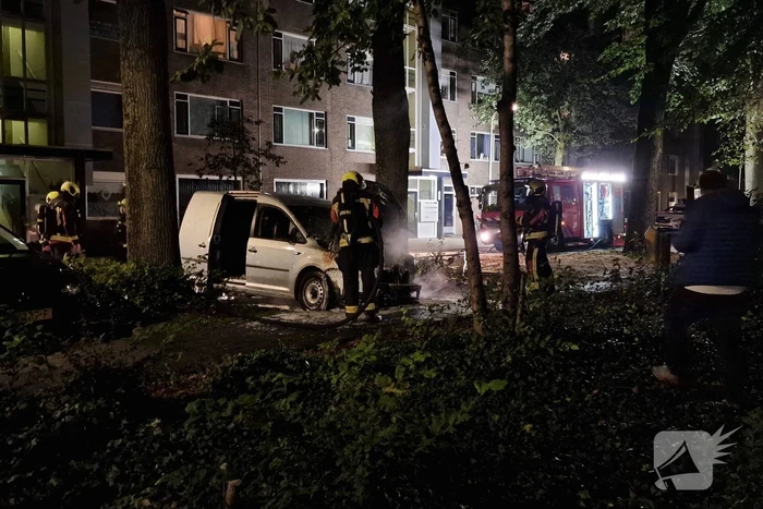 Brand in bestelbus snel geblust