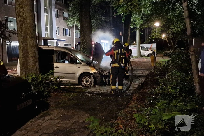 Brand in bestelbus snel geblust