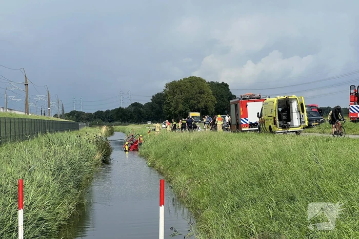 Automobilist belandt in sloot
