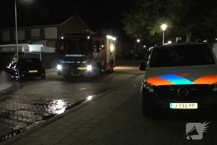 Felle brand in schuur achter woning