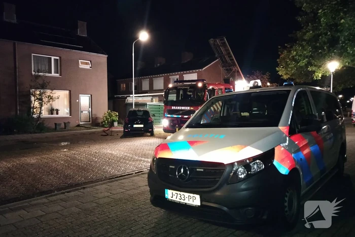 Felle brand in schuur achter woning