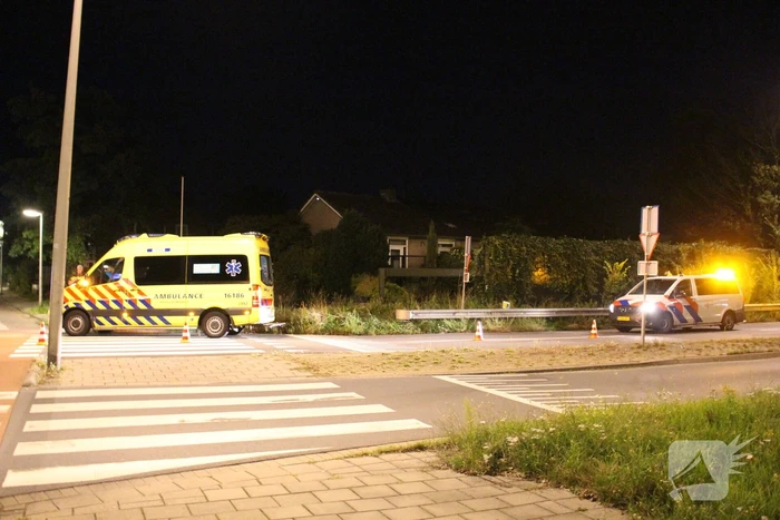 Botsing tussen brommer en politiebus