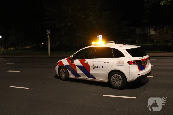 Voertuigen botsen voor stoplicht