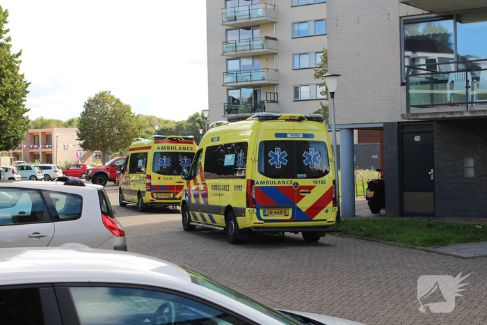 Traumahelikopter landt op basketbalveld voor medische noodsituatie