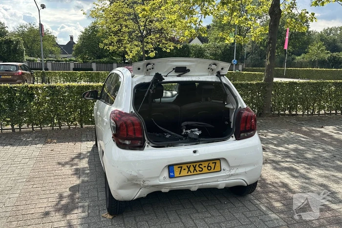 Schade bij ongeval tussen auto en bestelbus