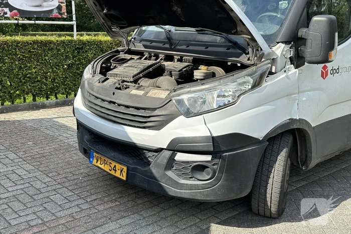 Schade bij ongeval tussen auto en bestelbus