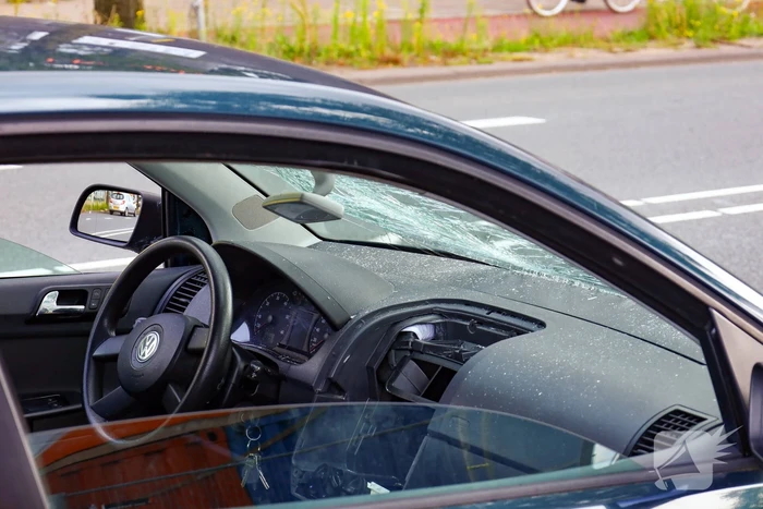 Fietser slaat op de vlucht na botsing met auto