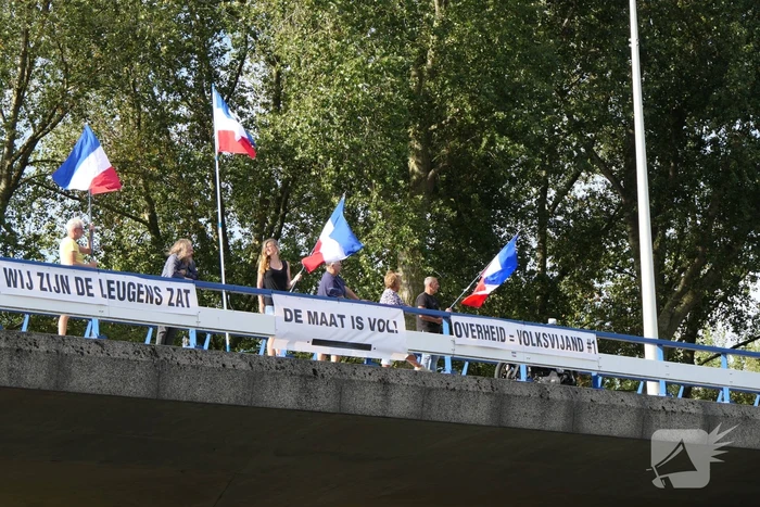 Demonstratie op viaduct