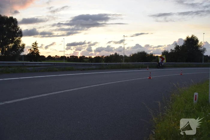 Motorrijder gaat onderuit op snelweg