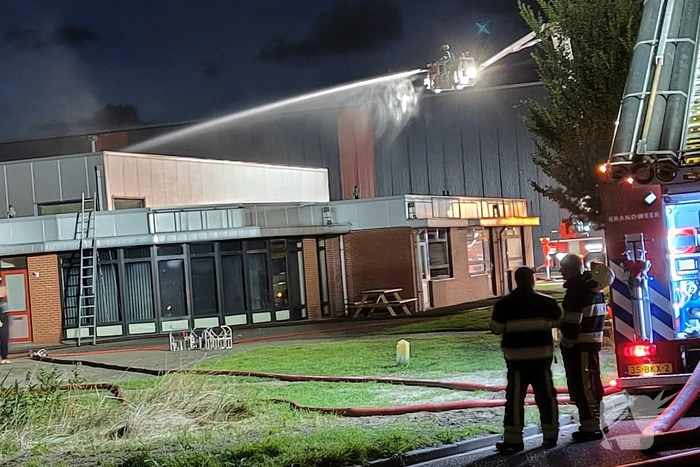 Grote brand in bedrijfspand