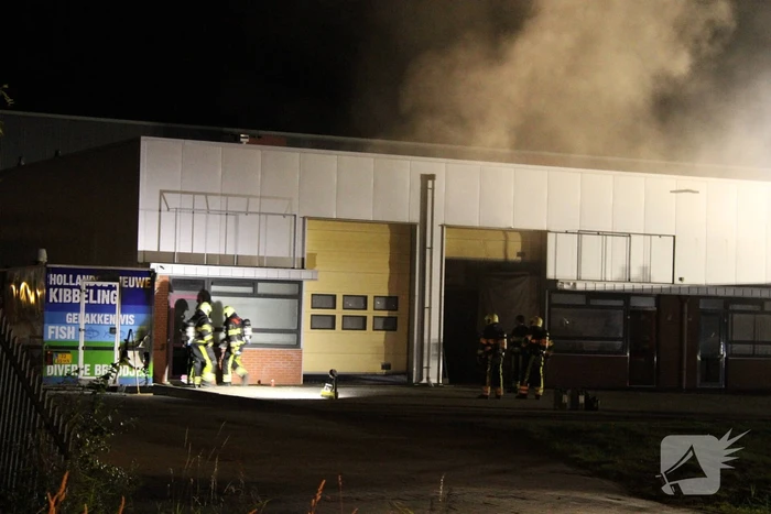 Grote brand in bedrijfspand