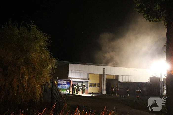 Grote brand in bedrijfspand