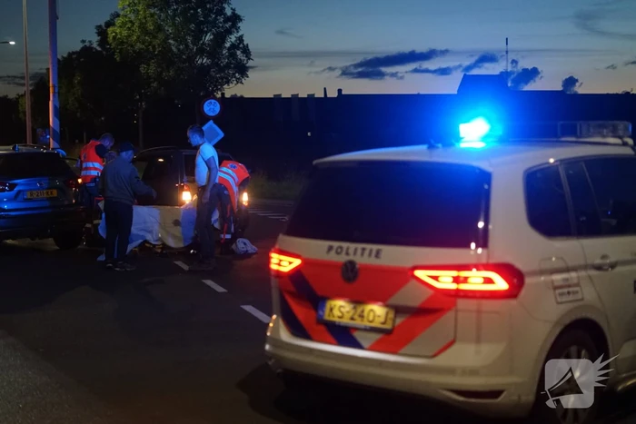Twee gewonden na botsing met brommobiel