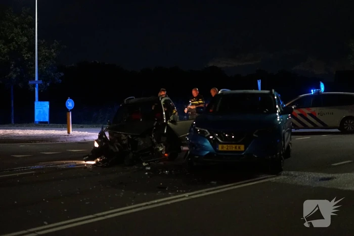 Twee gewonden na botsing met brommobiel