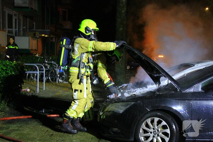 Auto's verwoest door brand