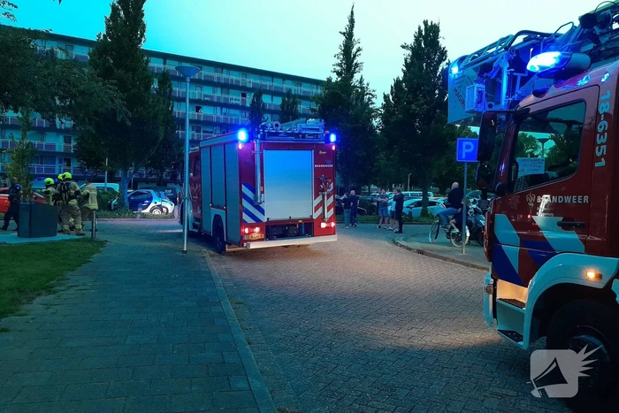 Bewoner ademt rook in bij keukenbrand in flat