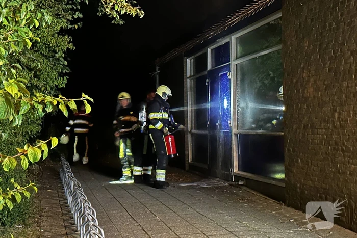 Deur in brand van oude gymzaal