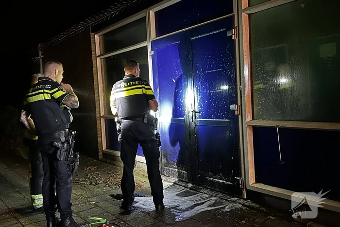 Deur in brand van oude gymzaal