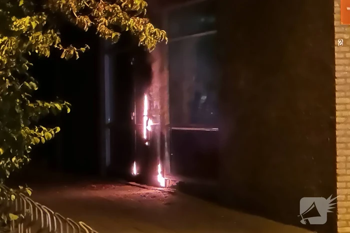 Deur in brand van oude gymzaal