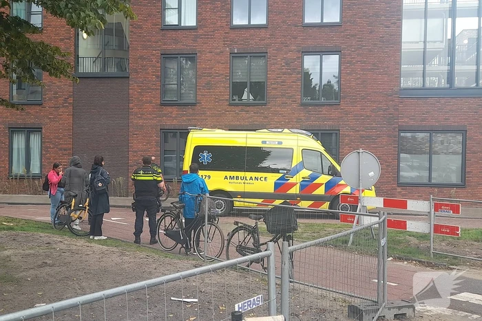Twee fietsers botsen op elkaar