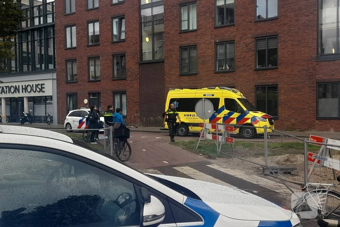 Twee fietsers botsen op elkaar