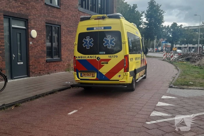 Twee fietsers botsen op elkaar