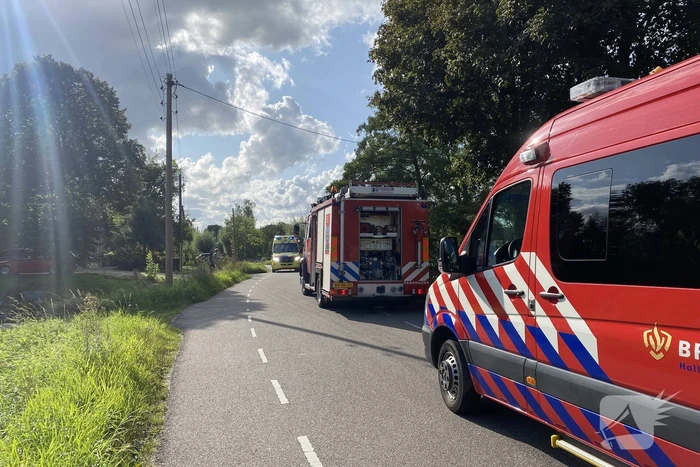 Voertuig belandt op zijn kop in een sloot
