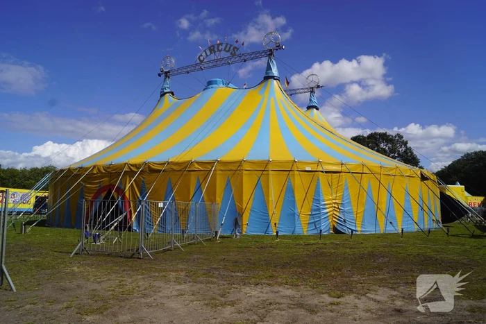 Opbouwen van circus begonnen