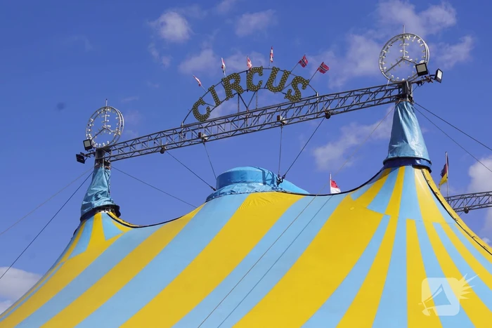 Opbouwen van circus begonnen