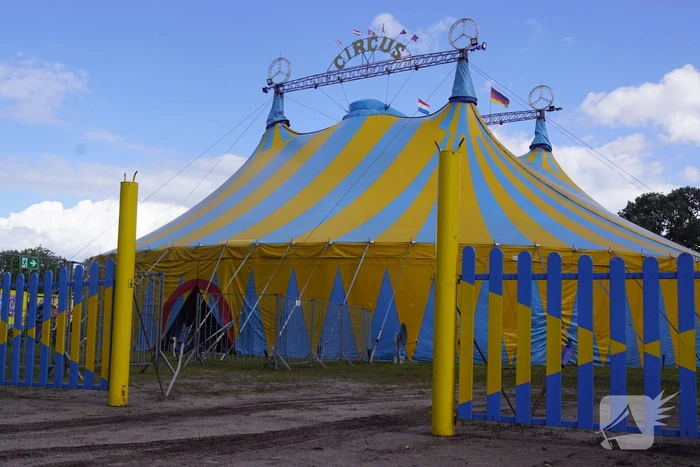 Opbouwen van circus begonnen