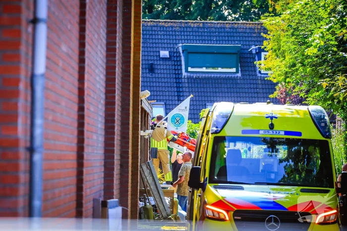 Persoon gewond na val van dak