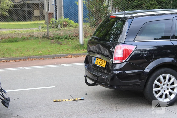Persoon gewond bij botsing tussen drie voertuigen