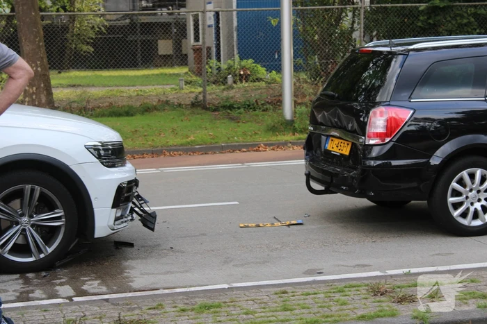Persoon gewond bij botsing tussen drie voertuigen