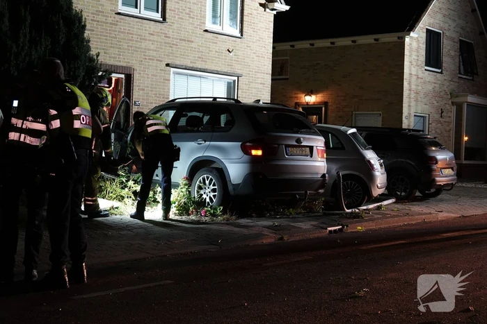 Automobilist richt ravage aan bij eenzijdig ongeval