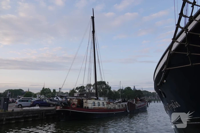 Mast breekt op schip met twintig kinderen