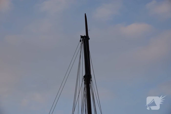 Mast breekt op schip met twintig kinderen