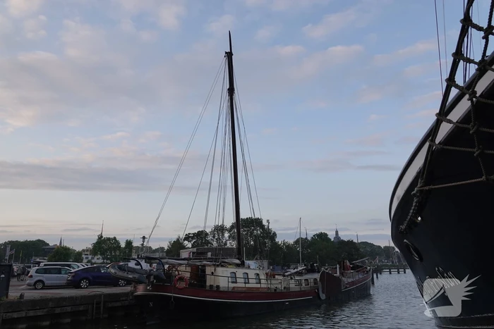 Mast breekt op schip met twintig kinderen