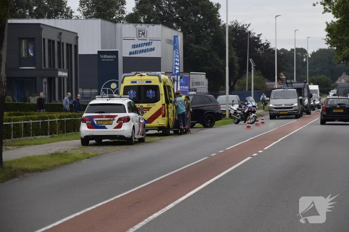 Automobilist ziet scooterrijder over het hoofd