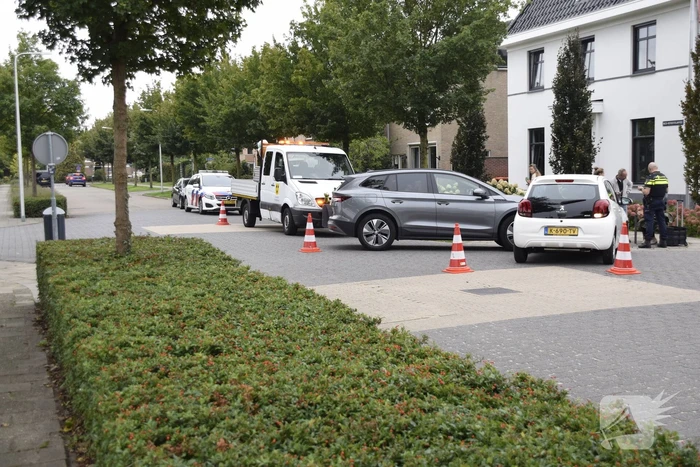 Twee auto's beschadigd bij ongeval op kruising