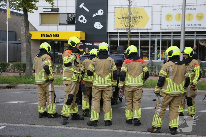Auto belandt op zijn kop bij ongeval