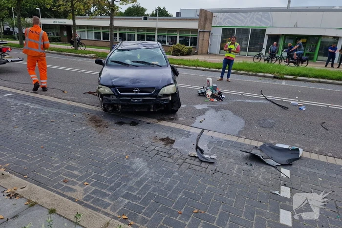 Auto belandt op zijn kop bij ongeval