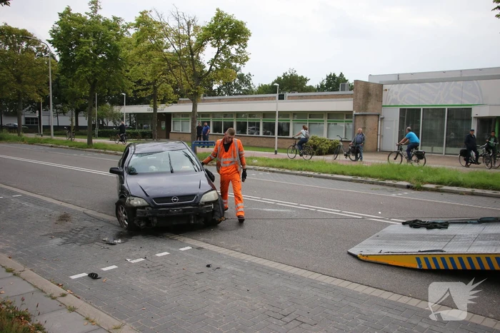 Auto belandt op zijn kop bij ongeval