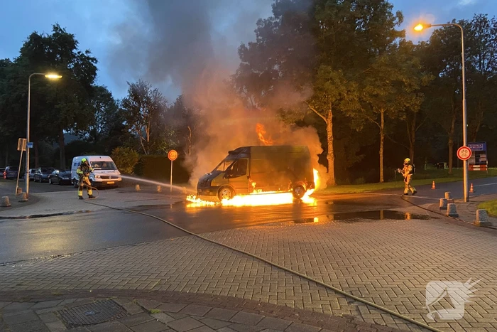 Bestelbus in lichterlaaie