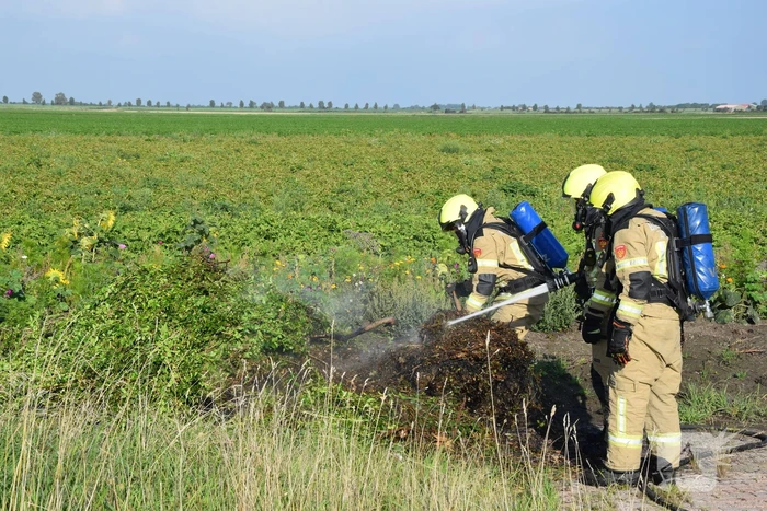Brand in snoeiafval snel onder controle