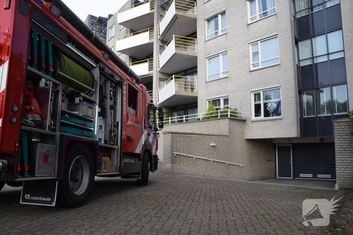 Brandweer controleert parkeergarage vanwege gaslucht