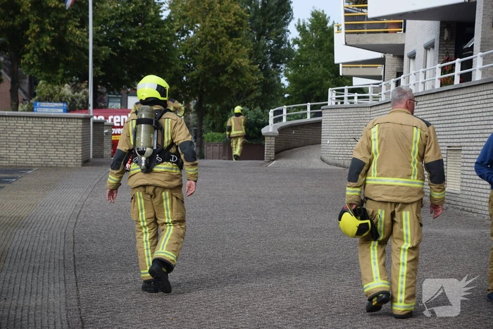 Brandweer controleert parkeergarage vanwege gaslucht