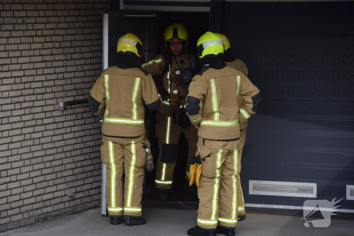 Brandweer controleert parkeergarage vanwege gaslucht